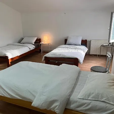 Aliyah Δωμάτια σε οικογενειακή κατοικία