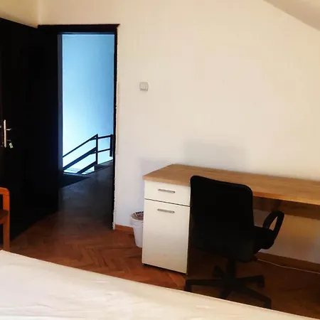 Aliyah Δωμάτια σε οικογενειακή κατοικία